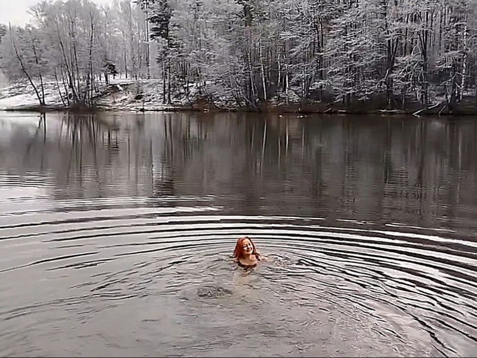 «Ощущения всегда шикарные»: моржи Балашихи устроили зимний заплыв в Пехорке