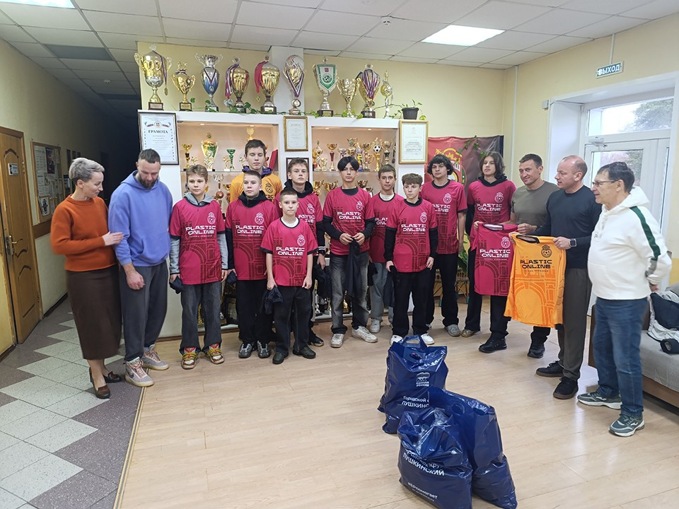 Юные футболисты Красноармейска проведут сезон в новой форме с символами города