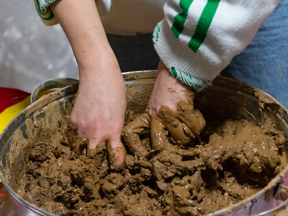 Симфония разрушения: как в искусстве переосмыслили упадок кирпичного завода в Зарайске