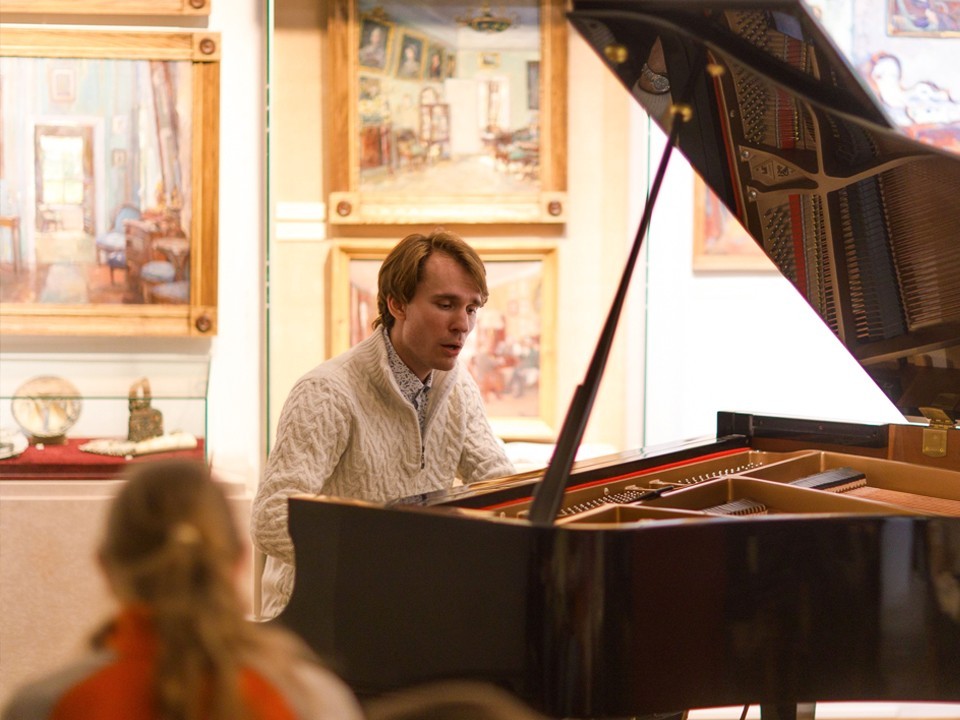 «Ночь искусств» в Долгопрудном: музей приглашает на экскурсии с фонариками и народные мастер-классы