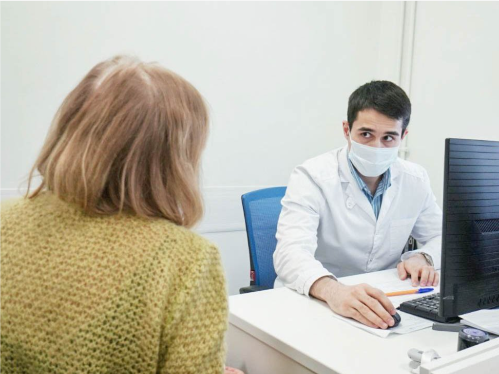 Врачи НИКИ детства рассказали об опасности и симптомах «болезни кошачьих царапин»