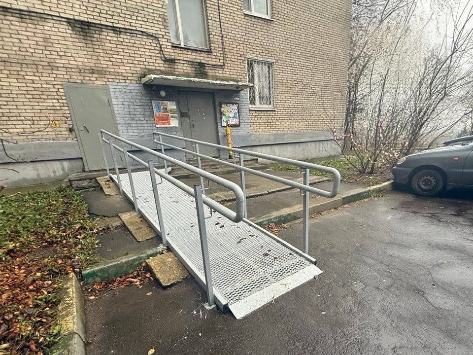 Защитили права: в Лыткарине установили пандус по требованию прокуратуры