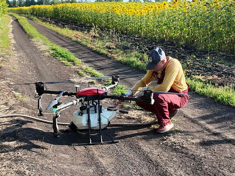 Щелковский химпроизводитель доказал — дрон выгоднее традиционного опрыскивателя