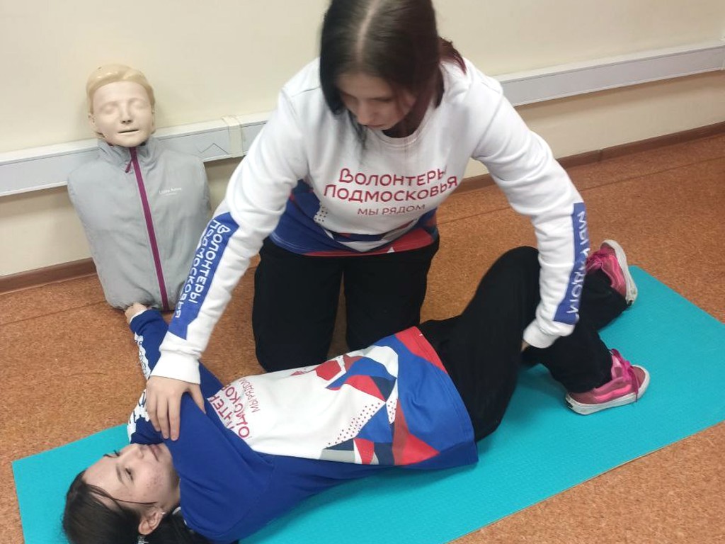 Огнетушители и носилки: как прошел день ступинских активистов на полигоне МЧС