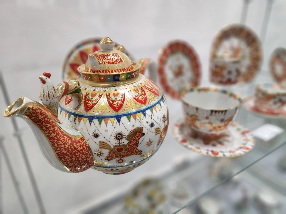 «Чайная карусель»: в Орехово-Зуеве открылась выставка фарфора