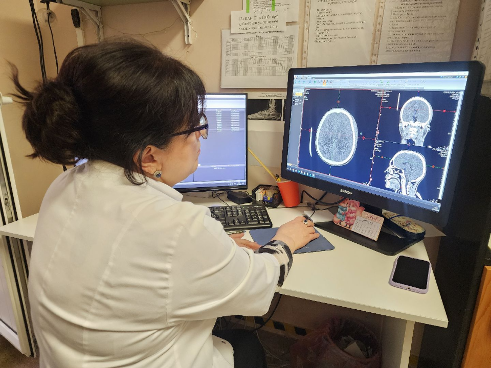 Врачи Подольской больницы оказали помощь подростку с черепно-мозговой травмой