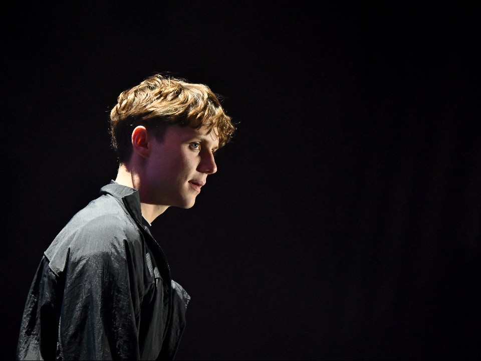 Брендовые носки и шоколадные яйца: раскрыт райдер Вани Дмитриенко