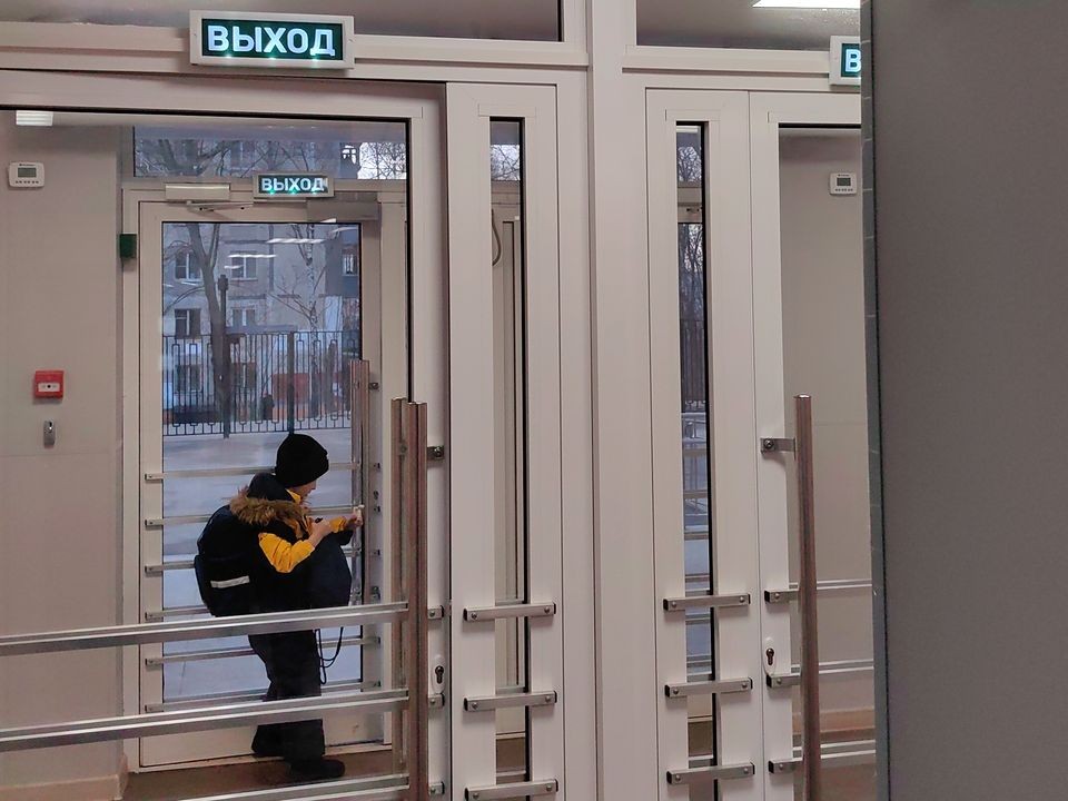 Лицо вместо пропуска: для входа в школы могут ввести биометрию