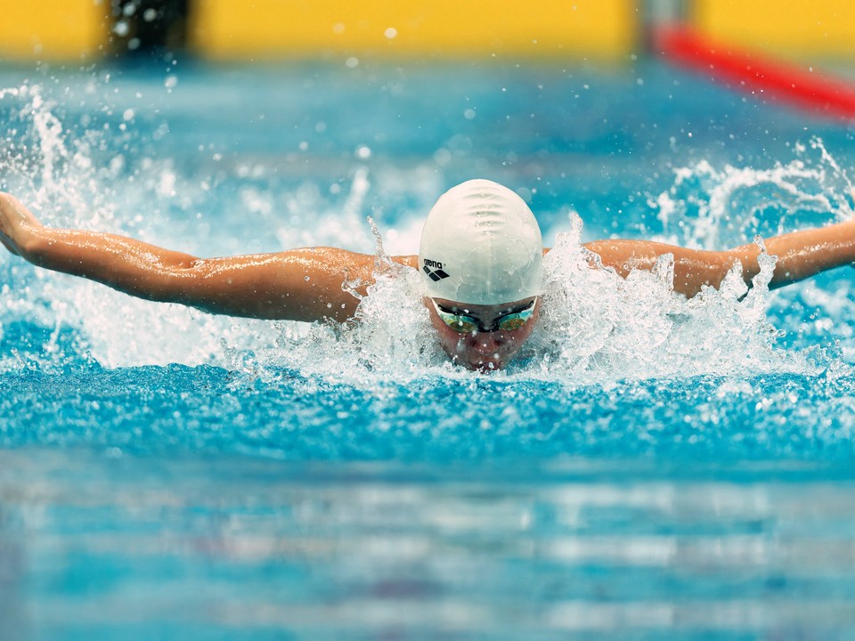Самый быстрый из сильнейших: мытищинский пловец завоевал золотую медаль в Минске