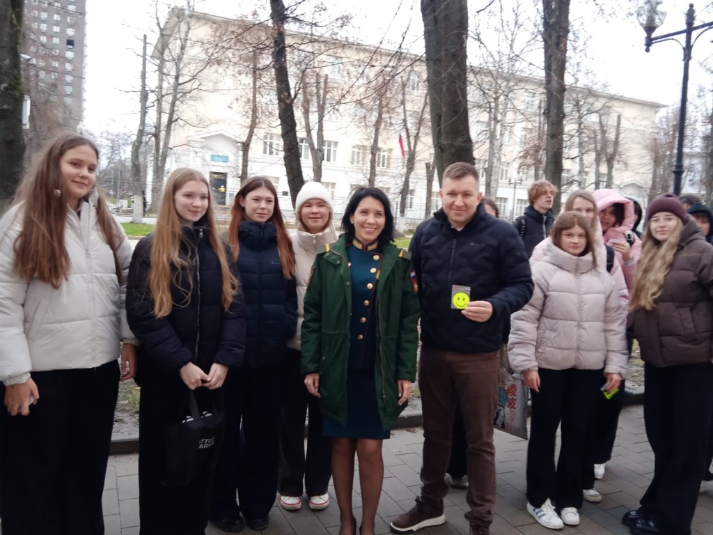 Герой России Людмила Болилая вышла в рейд со школьниками: на повестке — безопасность