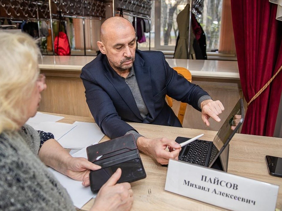 Стало известно, кто будут ремонтировать крышу в доме №8А в Одинцове: что еще удалось решить жителям на выездной администрации