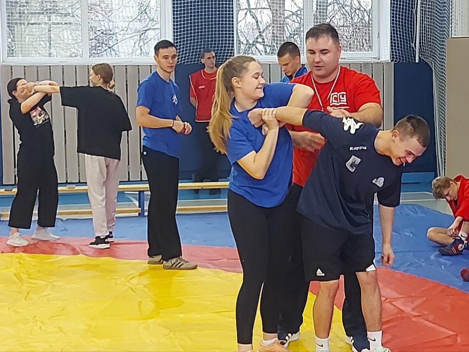 Будущие учителя физкультуры в Коломне изучают приемы самозащиты