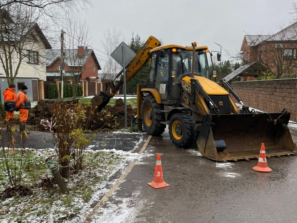Коммунальщики проверяют инженерные сети и благоустраивают территории: что важно знать жильцам и как подготовиться к работам