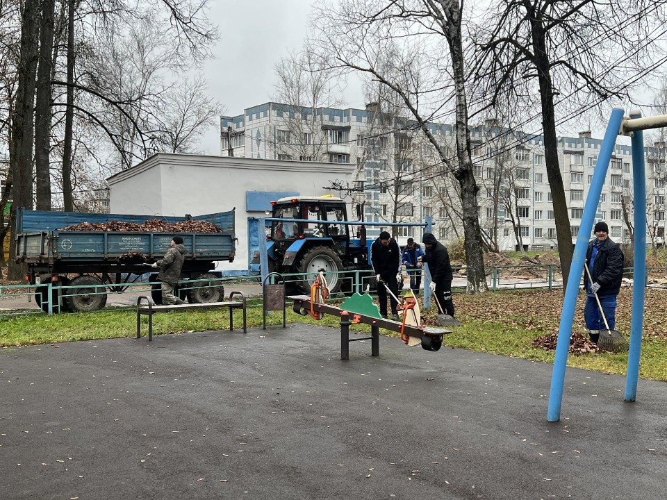 От листьев до улыбок: как коммунальщики делают детские зоны безопасными в Запрудне