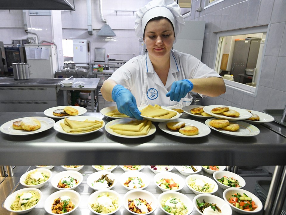 «Строго по секрету»: Минсельхоз поделился рецептами вкусных блюд из школьной столовой