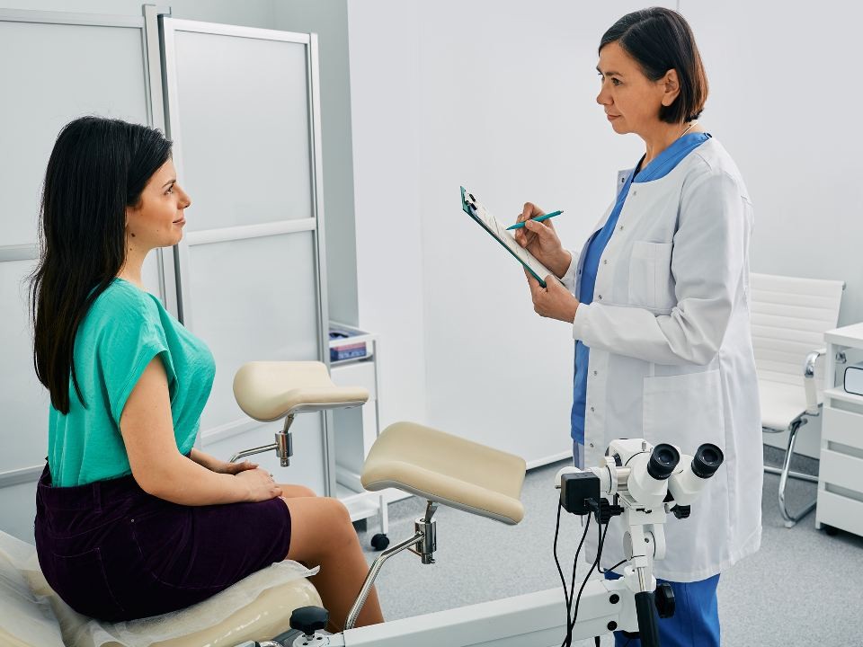 Спасти жизнь за один визит: какие анализы нужно сдавать женщинам ежегодно