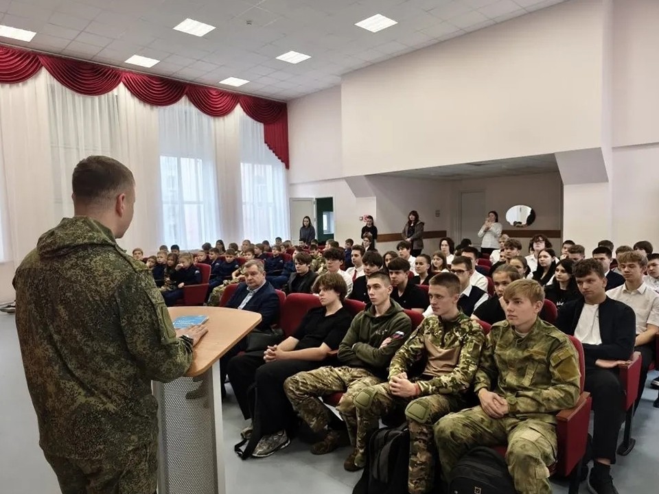 Ступинские подростки примерили на себя профессию защитника