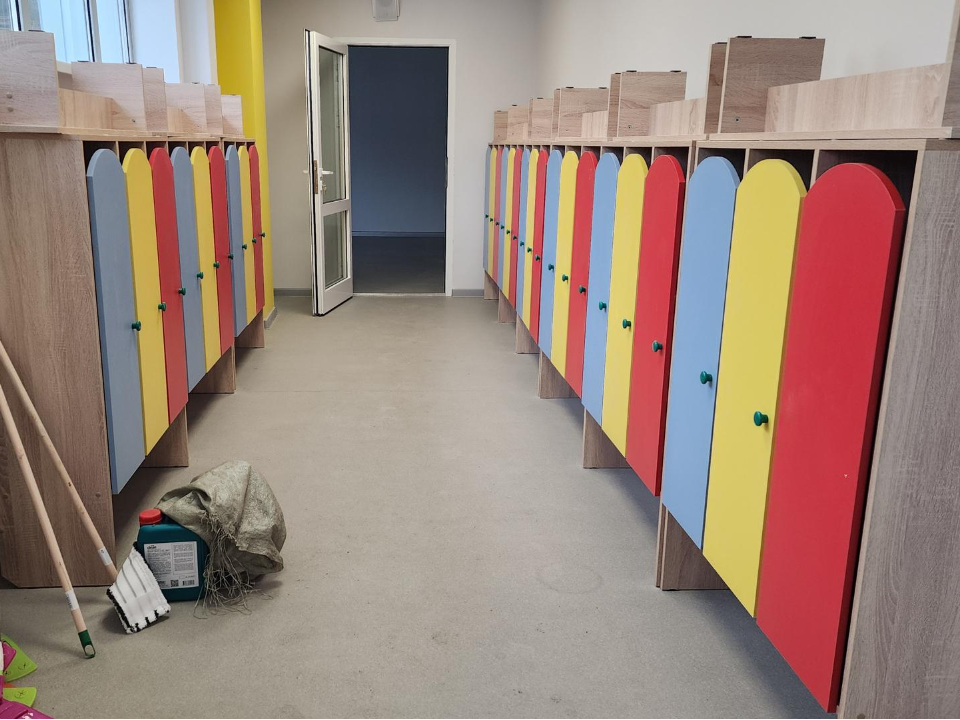 Новый фасад, мебель и площадки: как преобразился детсад №2 в Волоколамске после капремонта