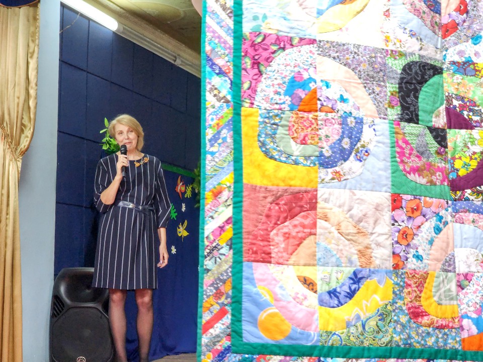 Необычную коллекцию лоскутных панно представили на дефиле в Подольске