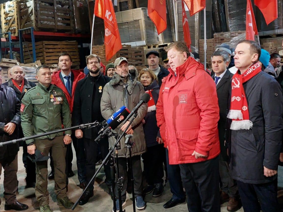 Гуманитарный конвой уже в пути: какие подарки и продукты отправили жители Луховиц