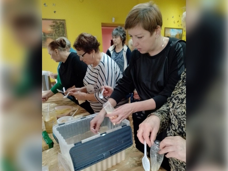 Сухпайки с супом собрали волоколамцы в рамках благотворительного концерта