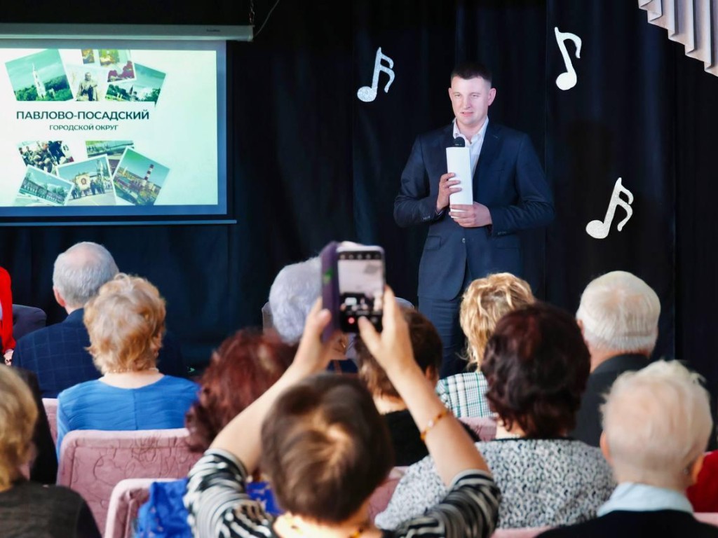 Диалог и подарки: глава Павлово‑Посадского округа Семенов провел встречу с Советом ветеранов