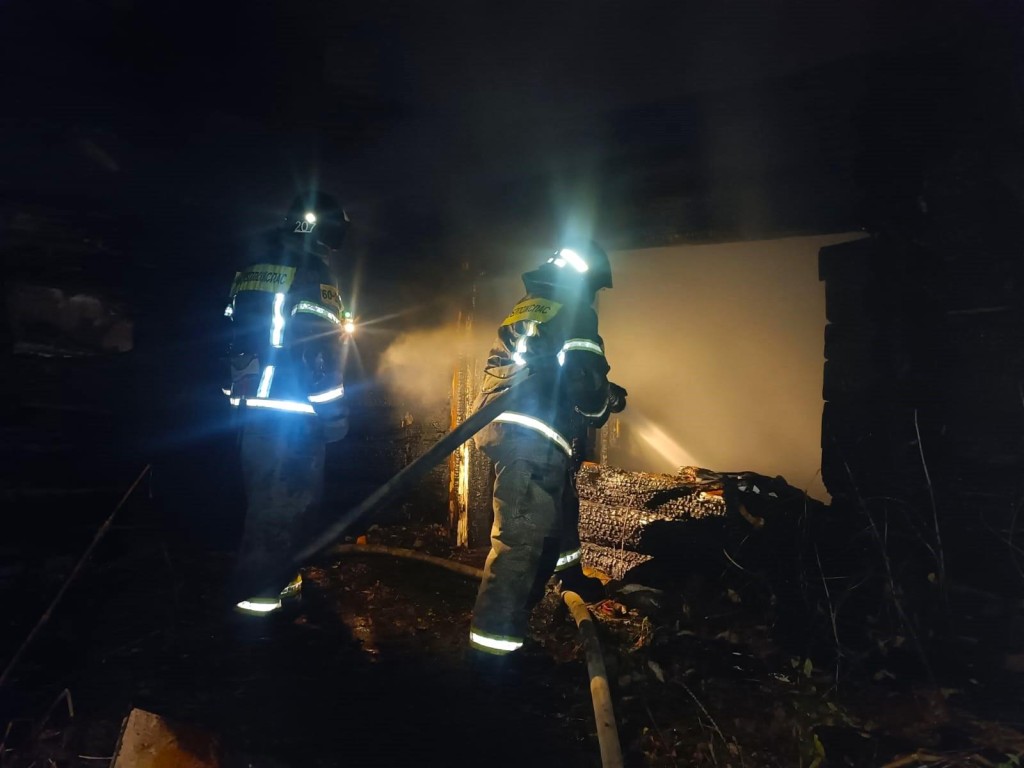 Пожарные ликвидировали возгорание в нежилом здании в Серебряных Прудах