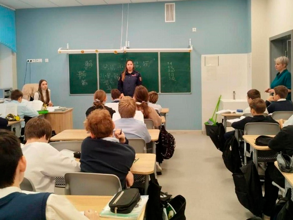 Полицейские напомнили учащимся о правилах безопасности