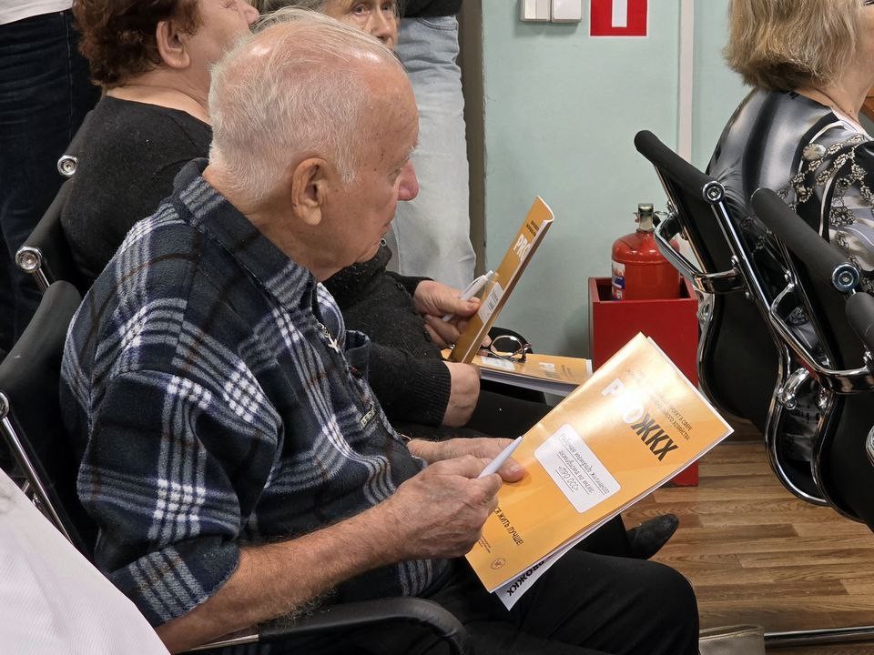 Пенсионерам Подмосковья начали выдавать цифровые удостоверения личности