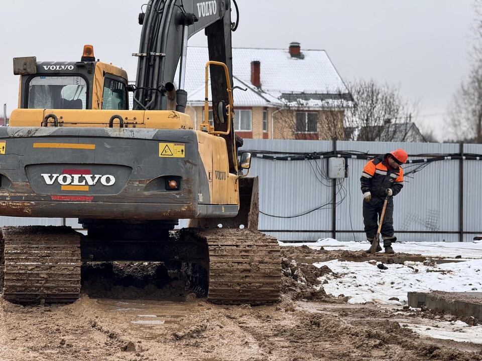 В поселке Шаховская возводят новый жилой дом на улице Базаева