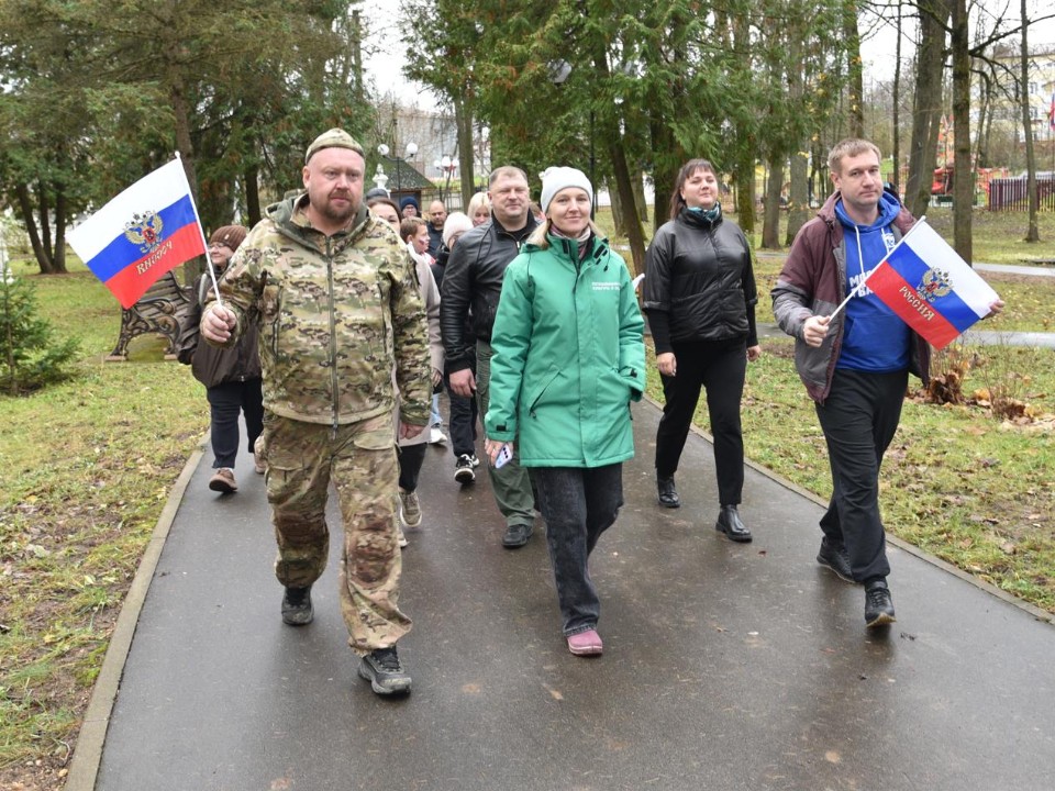 Шествием с флагами отметили День народного единства в Лотошине