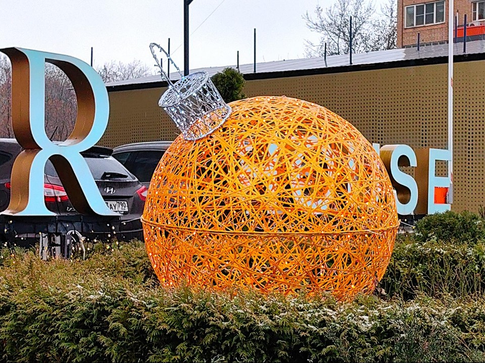 С уважением к историческому наследию: на улицах и в парках Щелкова началось преображение к новогодним праздникам