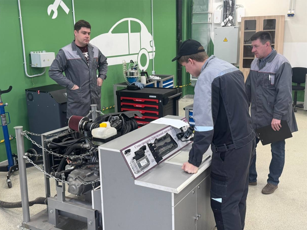 Студент зарайского техникума Роман Парфенов стал призером конкурса автослесарей