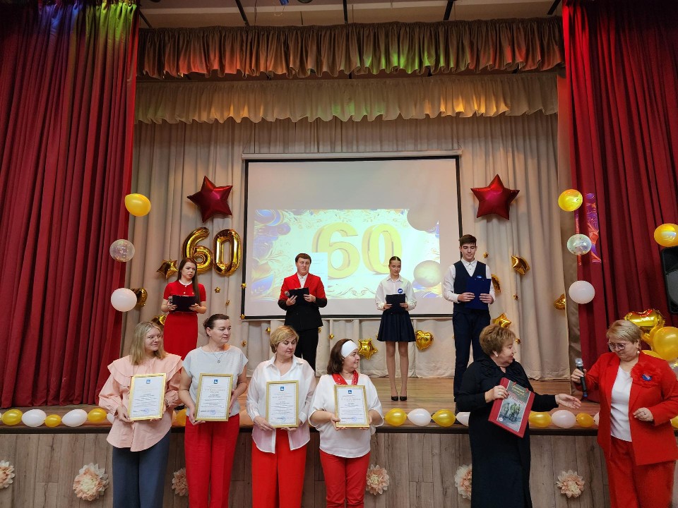Школа в Горках-10 отметила 60-летний юбилей звездным подарком