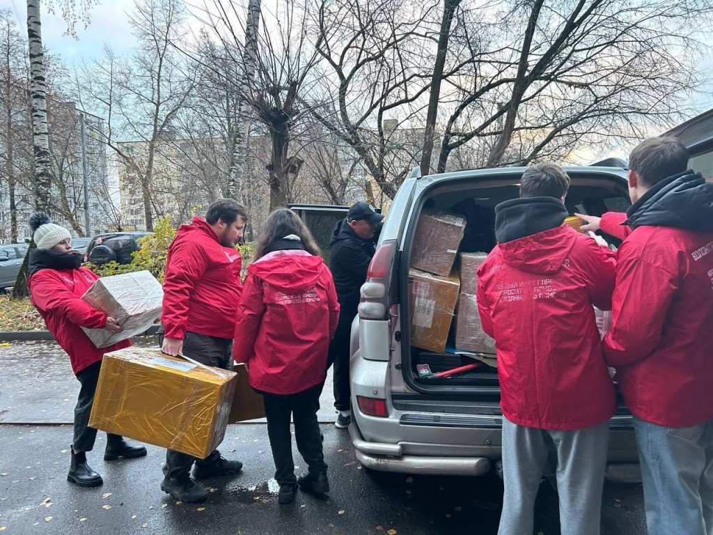 Тяжелая посылка для сына: как матери участника СВО помогли с доставкой груза из Орехово-Зуева на фронт