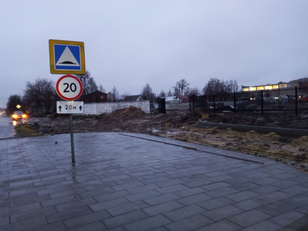 Новое ограждение устанавливают у «Мещеры»