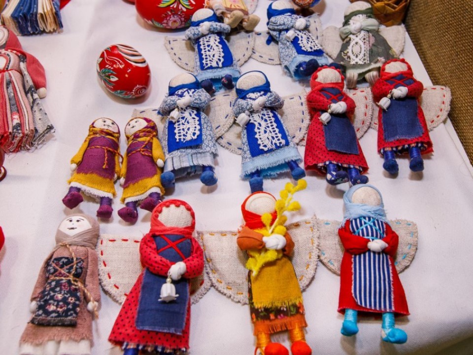 Креативный урок единства: в детсаду «Березка» в Лобне дети нарисовали костюмы народов России