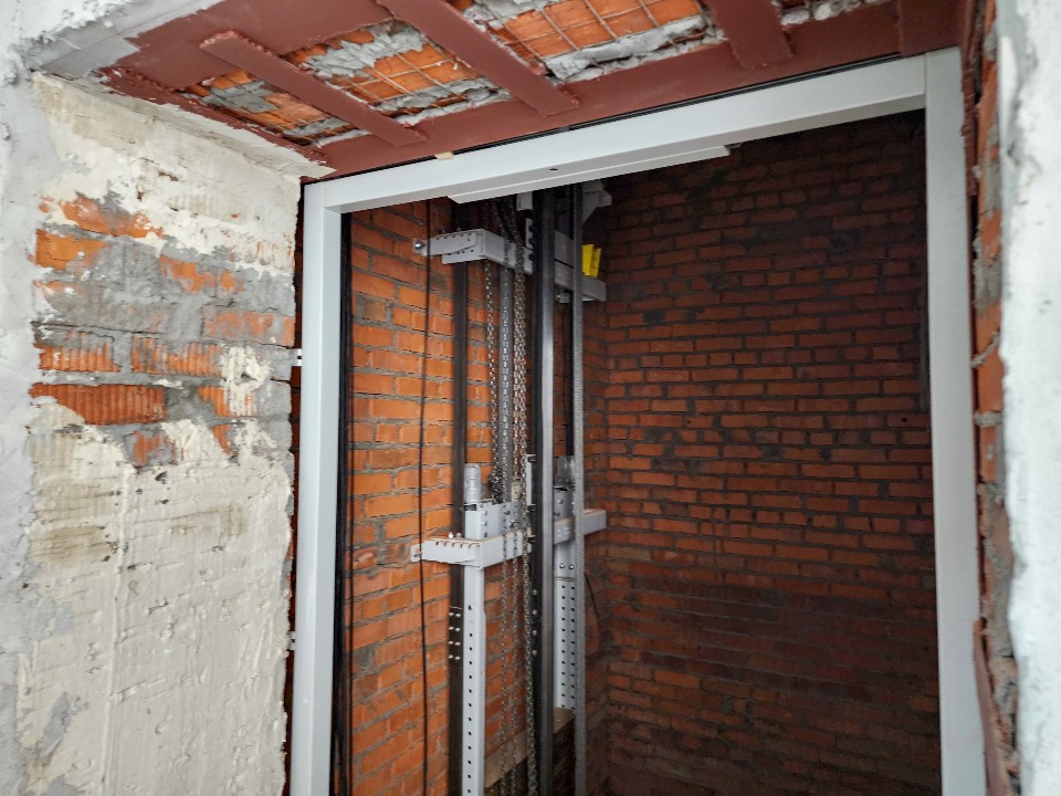 В стационаре Подольской больницы на Батырева строят лифт для лежачих пациентов