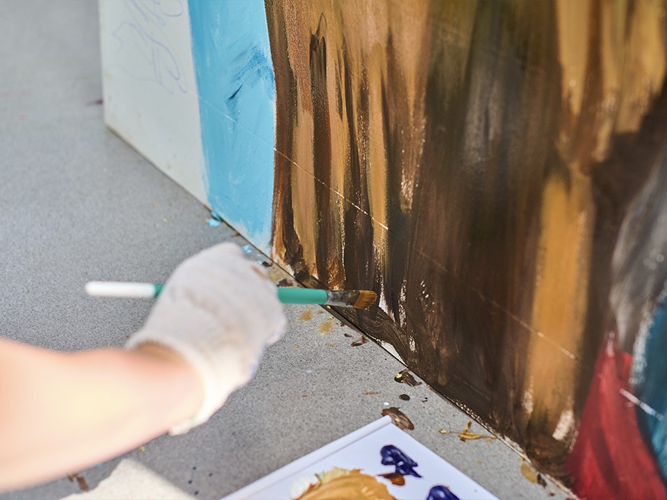 Экспрессионизм против серых стен: шедевр Ван Гога требуют вернуть в подъезд в Балашихе