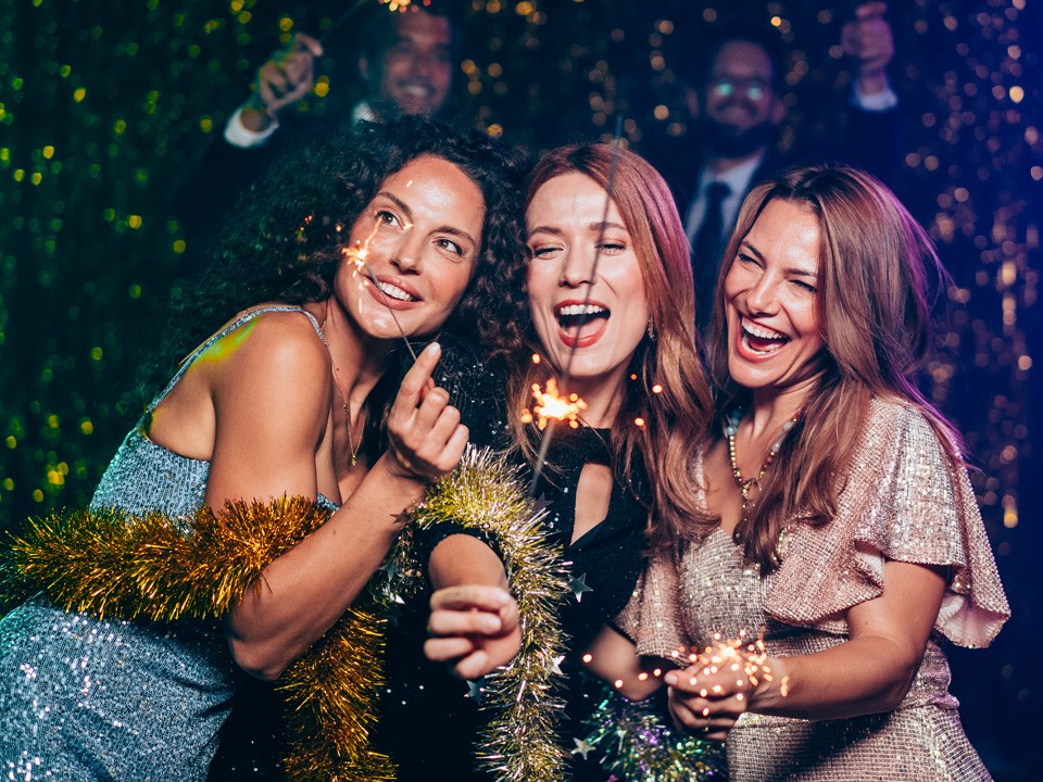 Какие наряды не подходят для новогоднего корпоратива: советы стилиста