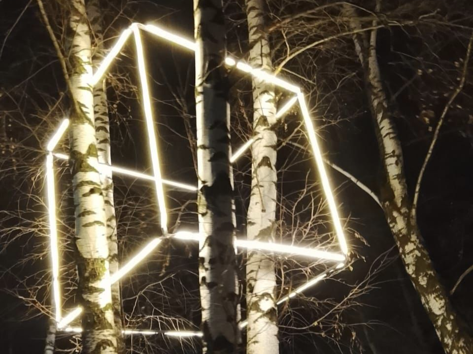 Кубы светят: в парке «Малаховское озеро» устранили дефекты декоративной подсветки