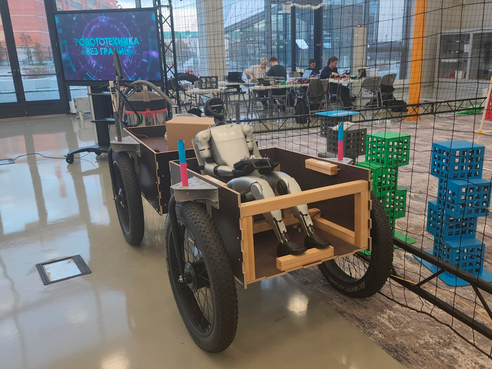 Новый робот МФТИ продемонстрировал стрельбу из лука и уникальную походку