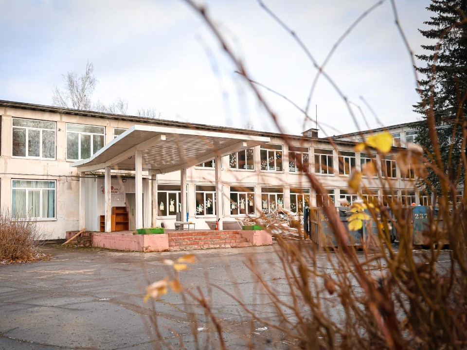 В Клину рабочие начали капитальный ремонт гимназии имени Ушинского