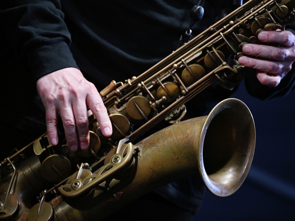 Звуки живого саксофона заполонят торговый центр на проспекте Боголюбова