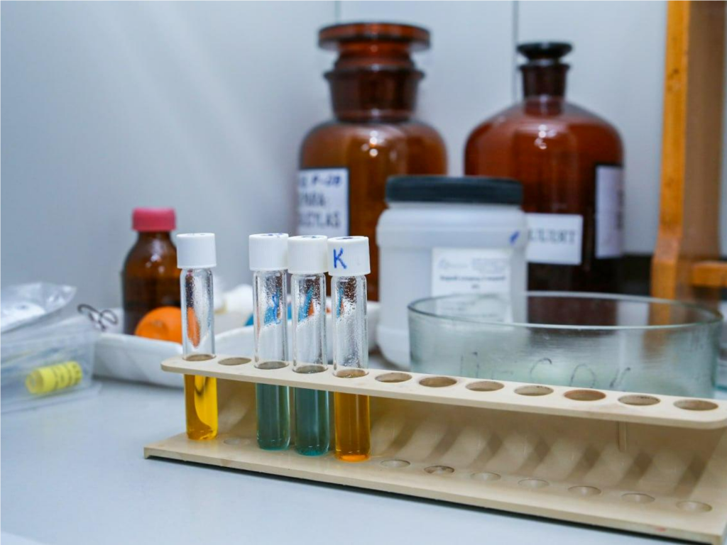 В Подмосковье идут проверки качества воды: почему пробы пришлось брать 2,7 тыс. раз и что показали результаты