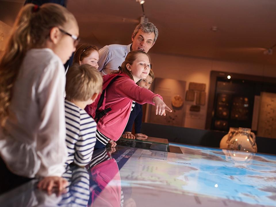 Викторины, час истории и выставки: куда сходить школьникам Волоколамска на каникулах