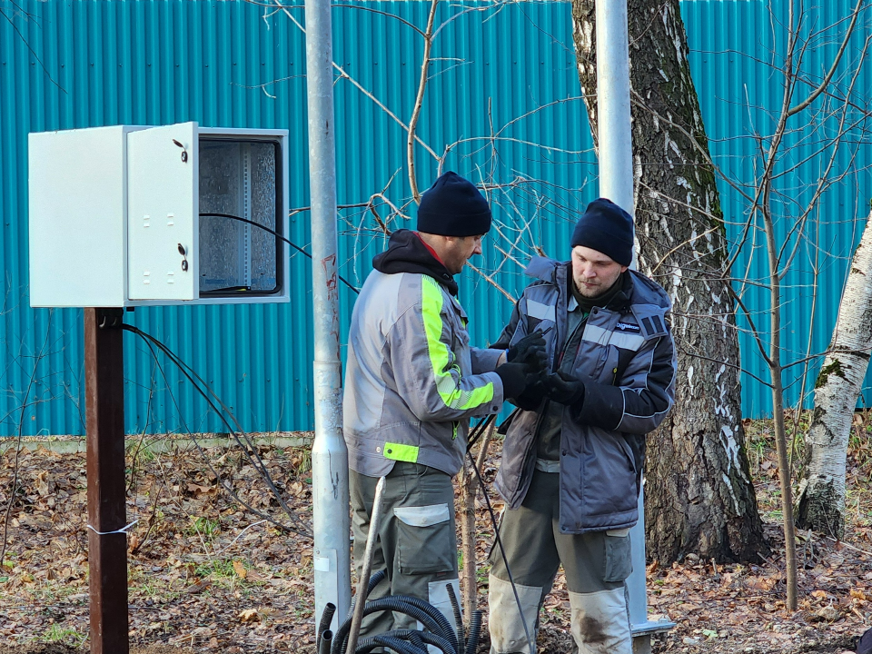 В новом сквере в квартале Свистуха начали подключать систему видеонаблюдения