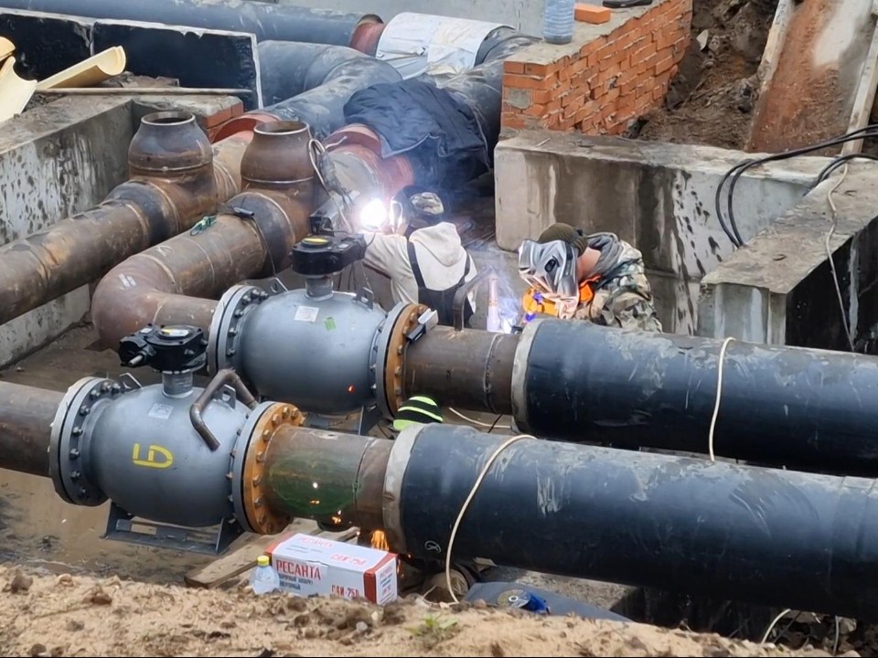 На перекрестке улиц Кудаковского и Свердлова в Балашихе завершают капремонт на теплосетях