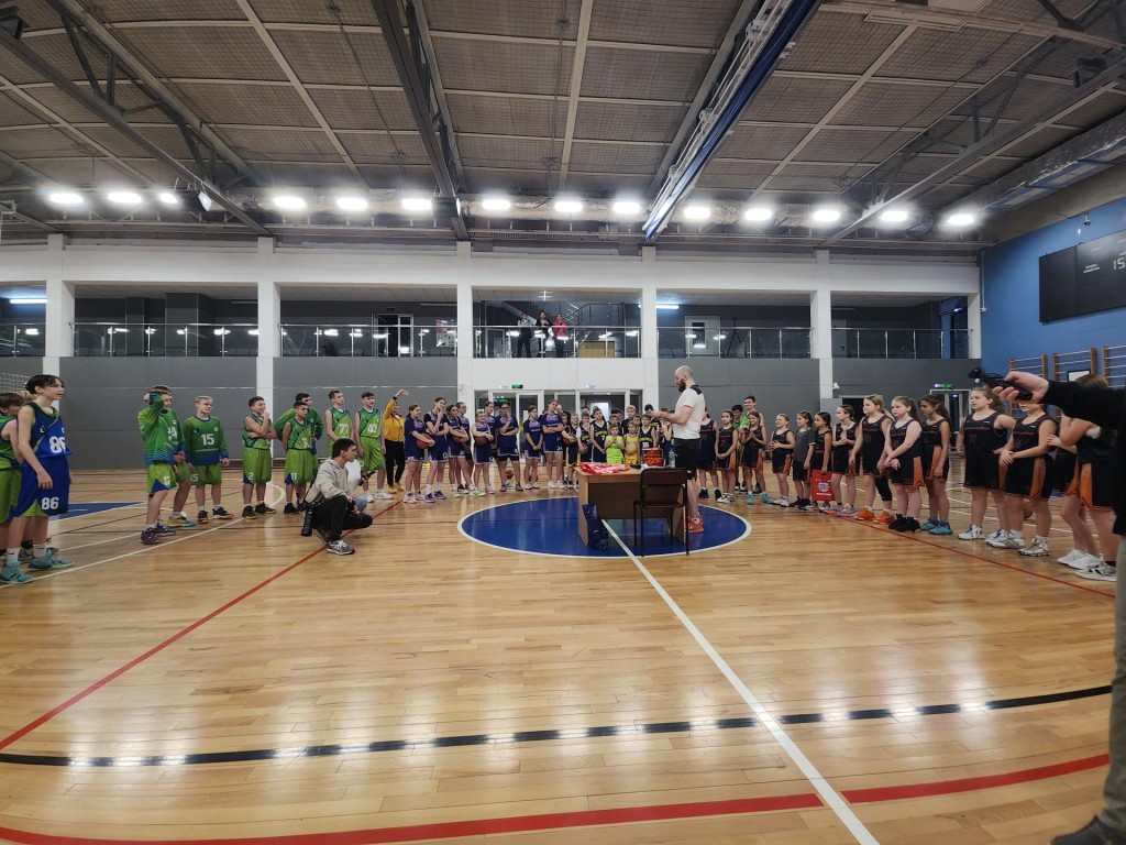 Чемпион мира по баскетболу 3x3 провел тренировку для детей в Черноголовке