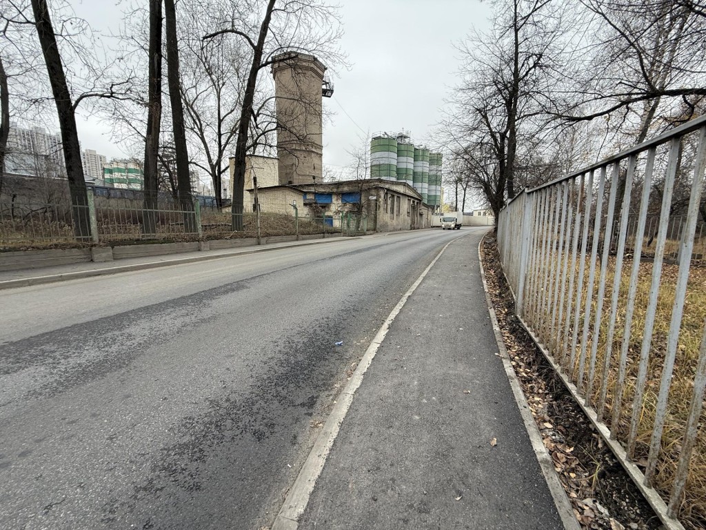 Ремонт дороги с расширением проезжей части завершают в промышленной зоне «Силикат»